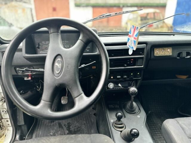 Белый ВАЗ 21213 Niva, объемом двигателя 1.7 л и пробегом 200 тыс. км за 2500 $, фото 5 на Automoto.ua