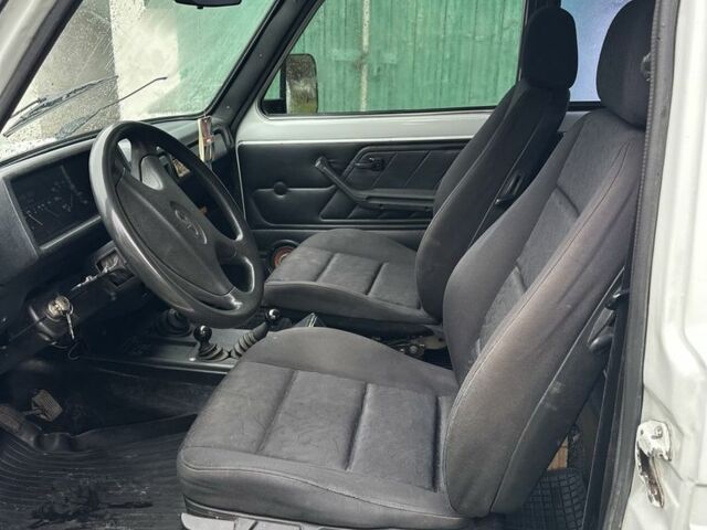 Белый ВАЗ 21213 Niva, объемом двигателя 1.7 л и пробегом 200 тыс. км за 2500 $, фото 4 на Automoto.ua
