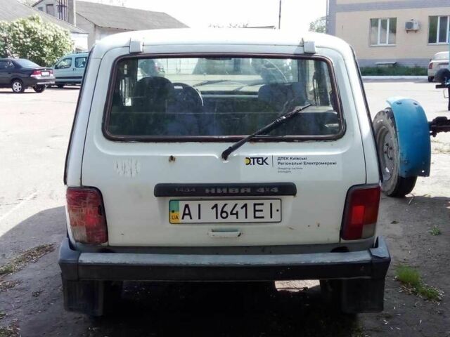 Белый ВАЗ 21213 Niva, объемом двигателя 1.7 л и пробегом 289 тыс. км за 991 $, фото 1 на Automoto.ua