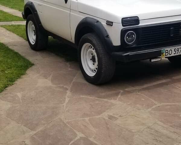 Белый ВАЗ 21213 Niva, объемом двигателя 1.6 л и пробегом 100 тыс. км за 3100 $, фото 7 на Automoto.ua