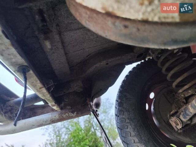 Білий ВАЗ 21213 Niva, об'ємом двигуна 1.58 л та пробігом 325 тис. км за 1800 $, фото 19 на Automoto.ua