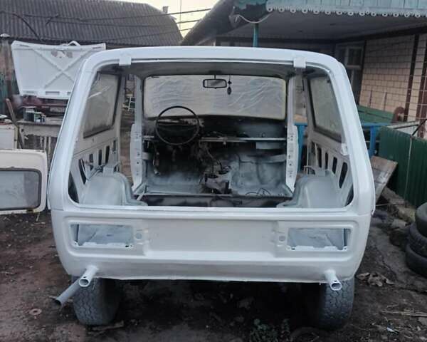 Белый ВАЗ 21213 Niva, объемом двигателя 1.6 л и пробегом 100 тыс. км за 3100 $, фото 10 на Automoto.ua