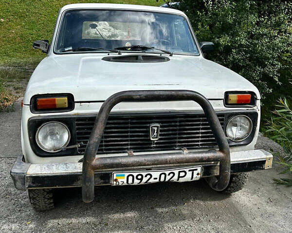 Белый ВАЗ 21213 Niva, объемом двигателя 1.7 л и пробегом 163 тыс. км за 1900 $, фото 1 на Automoto.ua