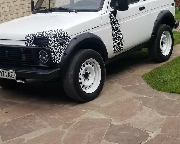 Белый ВАЗ 21213 Niva, объемом двигателя 1.6 л и пробегом 100 тыс. км за 3100 $, фото 8 на Automoto.ua