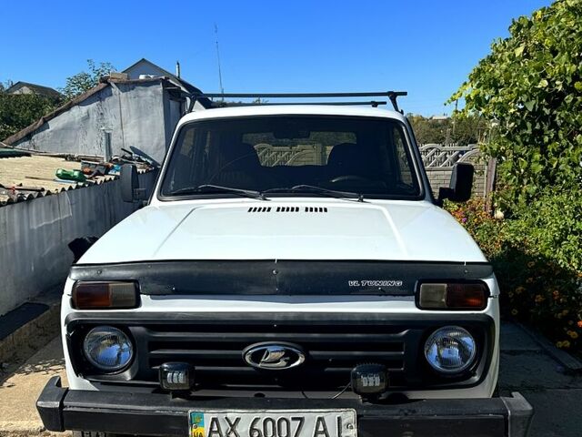 Белый ВАЗ 21213 Niva, объемом двигателя 1.7 л и пробегом 100 тыс. км за 2500 $, фото 4 на Automoto.ua