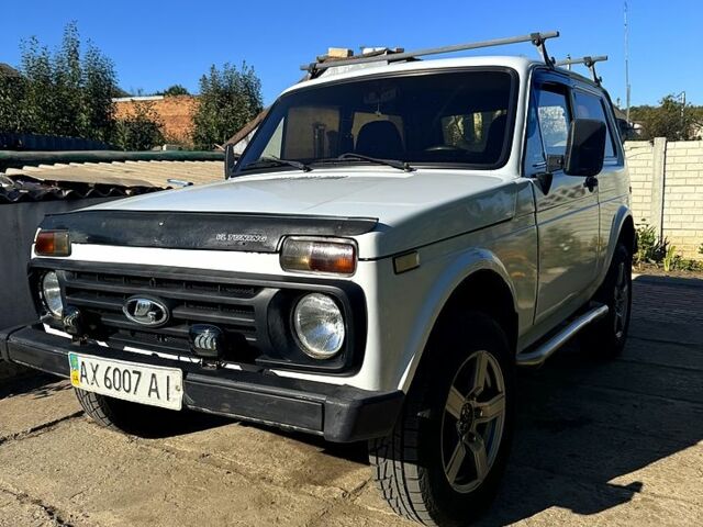 Белый ВАЗ 21213 Niva, объемом двигателя 1.7 л и пробегом 100 тыс. км за 2500 $, фото 2 на Automoto.ua