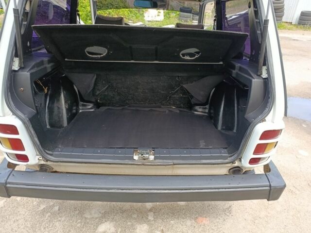 Білий ВАЗ 21213 Niva, об'ємом двигуна 1.6 л та пробігом 38 тис. км за 2896 $, фото 3 на Automoto.ua