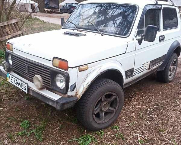 Білий ВАЗ 21213 Niva, об'ємом двигуна 1.7 л та пробігом 200 тис. км за 1255 $, фото 3 на Automoto.ua