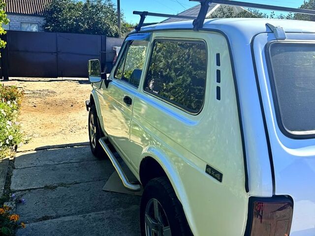 Белый ВАЗ 21213 Niva, объемом двигателя 1.7 л и пробегом 100 тыс. км за 2500 $, фото 5 на Automoto.ua