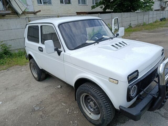 Білий ВАЗ 21213 Niva, об'ємом двигуна 1.6 л та пробігом 38 тис. км за 2896 $, фото 6 на Automoto.ua