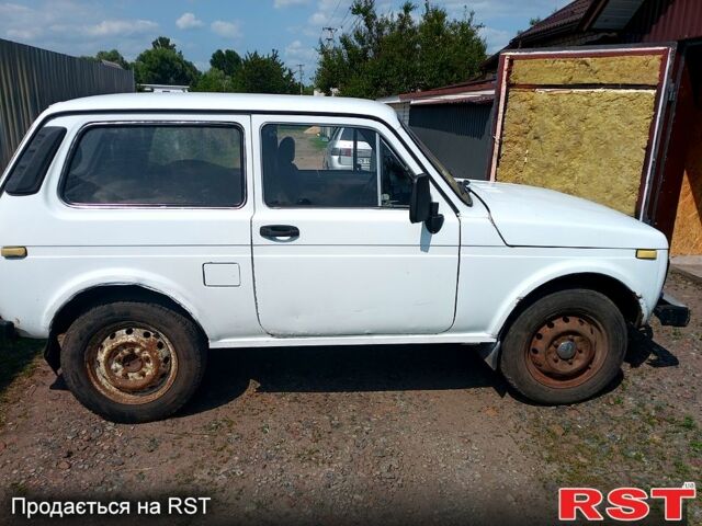 Белый ВАЗ 21213 Niva, объемом двигателя 1.7 л и пробегом 100 тыс. км за 1190 $, фото 3 на Automoto.ua
