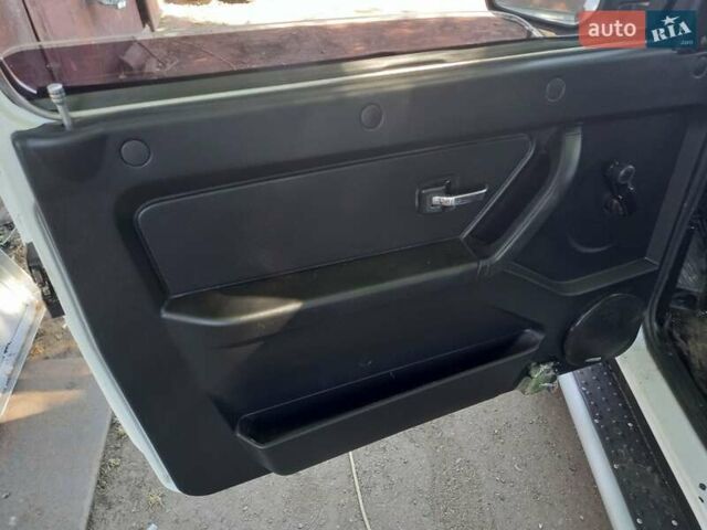 Білий ВАЗ 21213 Niva, об'ємом двигуна 1.7 л та пробігом 135 тис. км за 4000 $, фото 38 на Automoto.ua