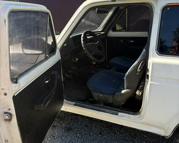 Білий ВАЗ 21213 Niva, об'ємом двигуна 1.57 л та пробігом 150 тис. км за 2300 $, фото 6 на Automoto.ua