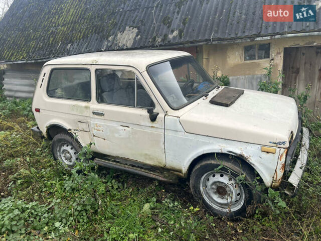 Белый ВАЗ 21213 Niva, объемом двигателя 1.7 л и пробегом 150 тыс. км за 1900 $, фото 12 на Automoto.ua