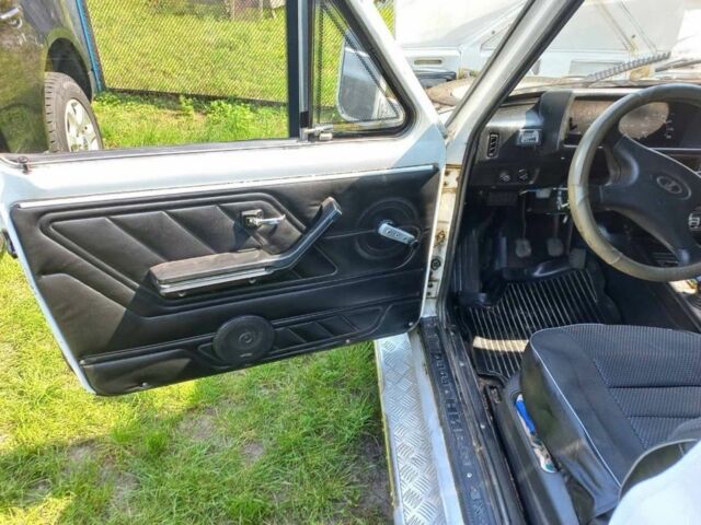 Белый ВАЗ 21213 Niva, объемом двигателя 1.6 л и пробегом 206 тыс. км за 3500 $, фото 8 на Automoto.ua