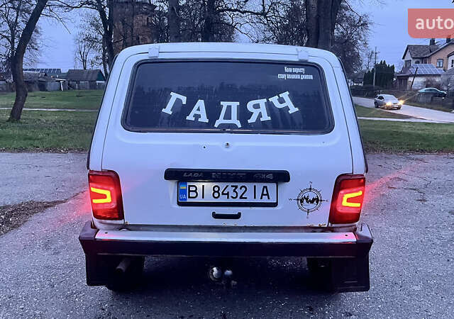 Білий ВАЗ 21213 Niva, об'ємом двигуна 1.7 л та пробігом 107 тис. км за 1800 $, фото 4 на Automoto.ua