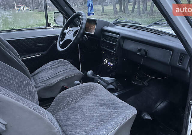 Білий ВАЗ 21213 Niva, об'ємом двигуна 1.7 л та пробігом 107 тис. км за 1800 $, фото 6 на Automoto.ua