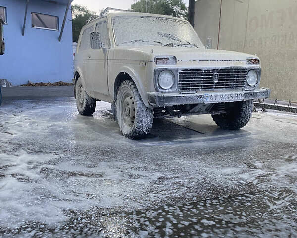 Белый ВАЗ 21213 Niva, объемом двигателя 1.7 л и пробегом 60 тыс. км за 2200 $, фото 1 на Automoto.ua