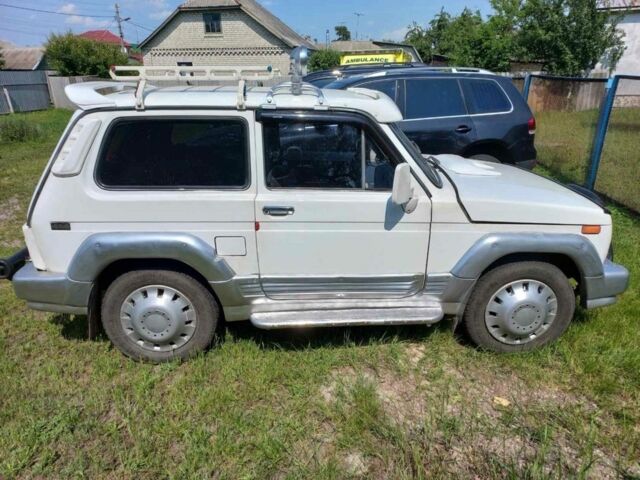 Белый ВАЗ 21213 Niva, объемом двигателя 1.6 л и пробегом 206 тыс. км за 3500 $, фото 2 на Automoto.ua