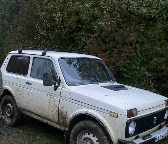 Белый ВАЗ 21213 Niva, объемом двигателя 1.7 л и пробегом 60 тыс. км за 2200 $, фото 2 на Automoto.ua