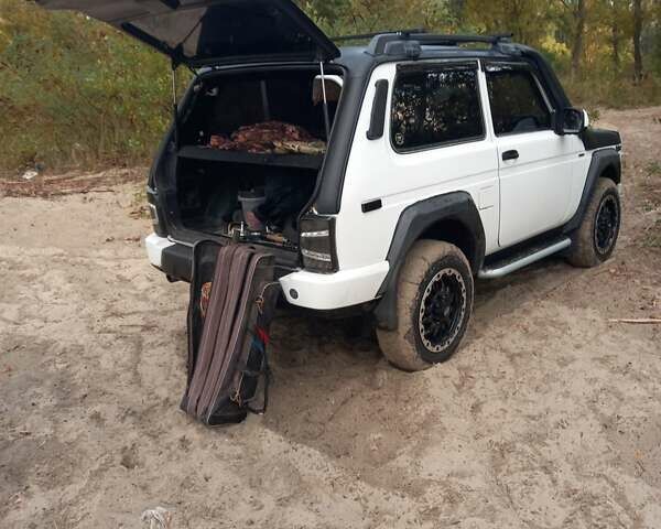 Білий ВАЗ 21213 Niva, об'ємом двигуна 1.7 л та пробігом 135 тис. км за 4000 $, фото 1 на Automoto.ua