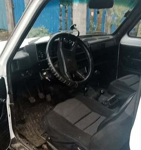Белый ВАЗ 21213 Niva, объемом двигателя 1.7 л и пробегом 168 тыс. км за 2500 $, фото 2 на Automoto.ua