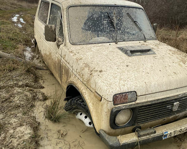 Белый ВАЗ 21213 Niva, объемом двигателя 1.7 л и пробегом 60 тыс. км за 2200 $, фото 4 на Automoto.ua