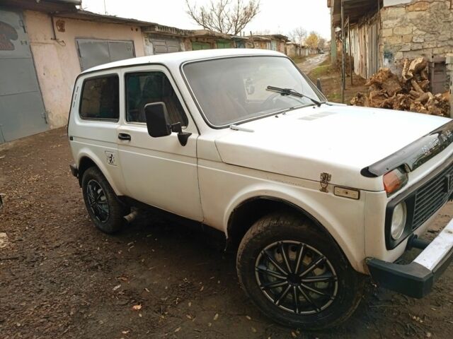 Білий ВАЗ 21213 Niva, об'ємом двигуна 2 л та пробігом 100 тис. км за 2400 $, фото 2 на Automoto.ua