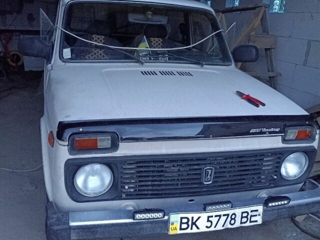 Белый ВАЗ 21213 Niva, объемом двигателя 1 л и пробегом 10 тыс. км за 1400 $, фото 3 на Automoto.ua