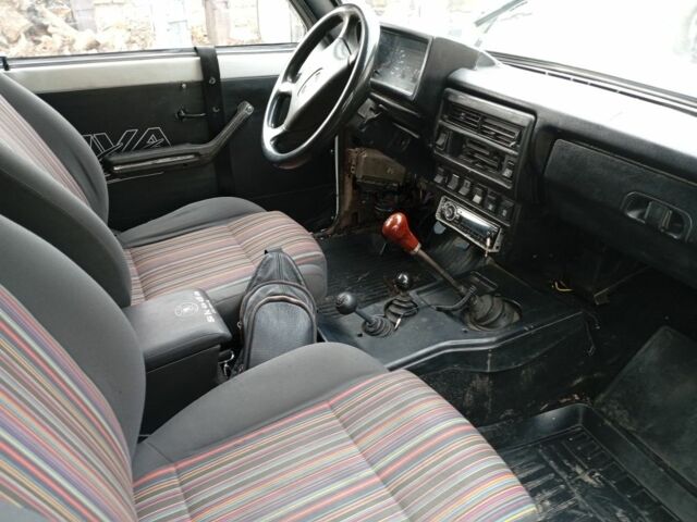 Білий ВАЗ 21213 Niva, об'ємом двигуна 2 л та пробігом 100 тис. км за 2400 $, фото 6 на Automoto.ua