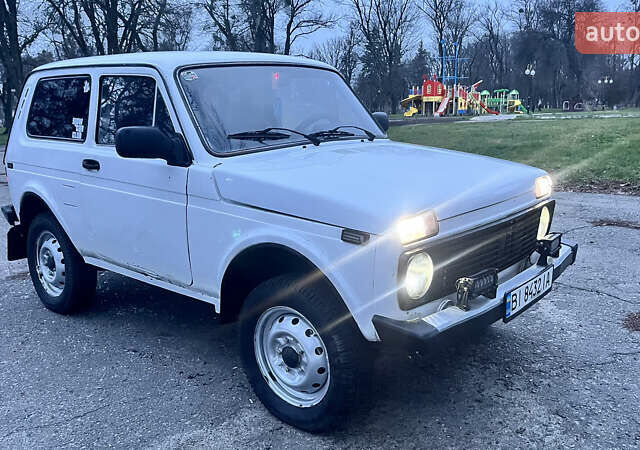 Білий ВАЗ 21213 Niva, об'ємом двигуна 1.7 л та пробігом 107 тис. км за 1800 $, фото 2 на Automoto.ua
