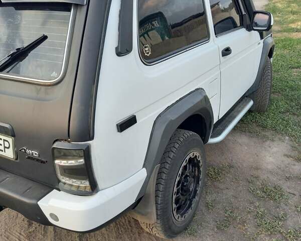 Білий ВАЗ 21213 Niva, об'ємом двигуна 1.7 л та пробігом 135 тис. км за 4000 $, фото 9 на Automoto.ua