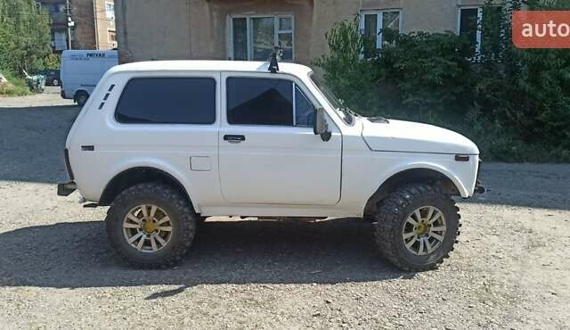 Белый ВАЗ 21213 Niva, объемом двигателя 1.69 л и пробегом 100 тыс. км за 2500 $, фото 5 на Automoto.ua