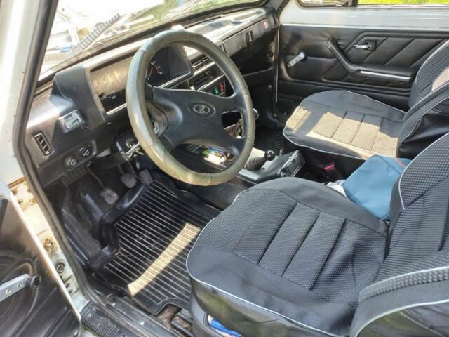 Белый ВАЗ 21213 Niva, объемом двигателя 1.6 л и пробегом 206 тыс. км за 3500 $, фото 3 на Automoto.ua