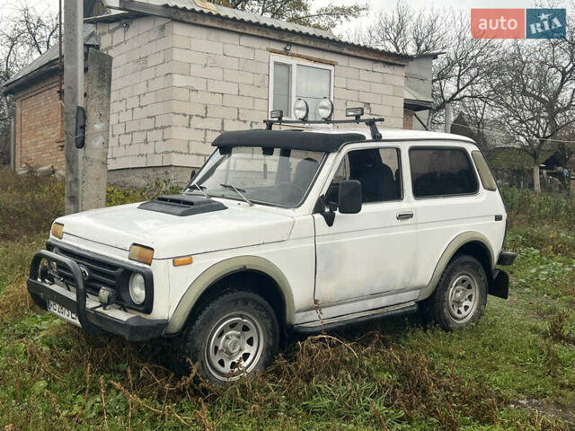 Белый ВАЗ 21213 Niva, объемом двигателя 1.7 л и пробегом 150 тыс. км за 1900 $, фото 1 на Automoto.ua