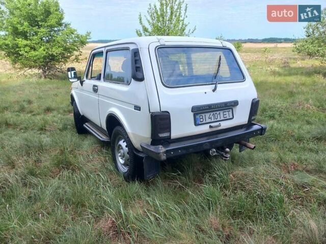 Белый ВАЗ 21213 Niva, объемом двигателя 1.6 л и пробегом 260 тыс. км за 2100 $, фото 2 на Automoto.ua