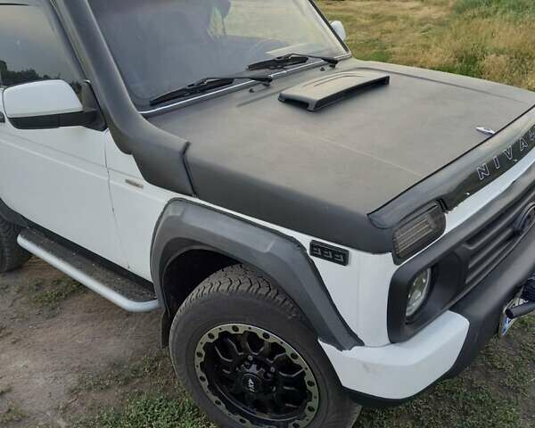 Білий ВАЗ 21213 Niva, об'ємом двигуна 1.7 л та пробігом 135 тис. км за 4000 $, фото 23 на Automoto.ua