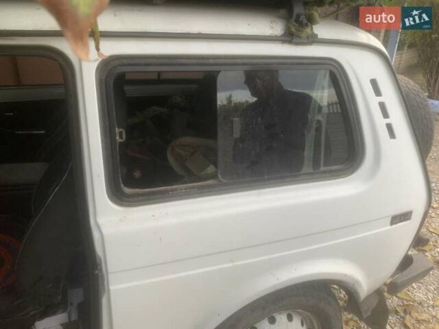 Белый ВАЗ 21213 Niva, объемом двигателя 1.7 л и пробегом 125 тыс. км за 2900 $, фото 2 на Automoto.ua