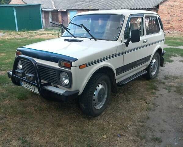 Белый ВАЗ 21213 Niva, объемом двигателя 1.7 л и пробегом 380 тыс. км за 3000 $, фото 3 на Automoto.ua