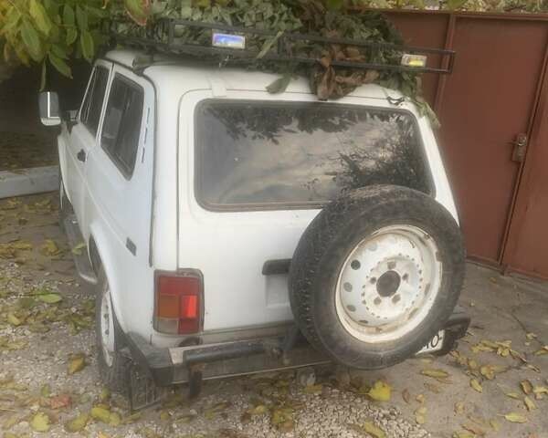 Белый ВАЗ 21213 Niva, объемом двигателя 1.7 л и пробегом 125 тыс. км за 2900 $, фото 5 на Automoto.ua