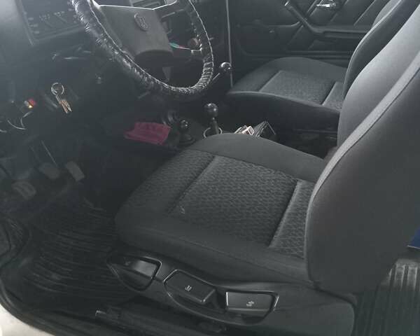 Белый ВАЗ 21213 Niva, объемом двигателя 1.6 л и пробегом 150 тыс. км за 3100 $, фото 7 на Automoto.ua