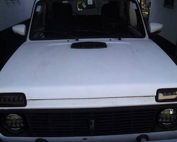 Белый ВАЗ 21213 Niva, объемом двигателя 1.6 л и пробегом 170 тыс. км за 3000 $, фото 5 на Automoto.ua