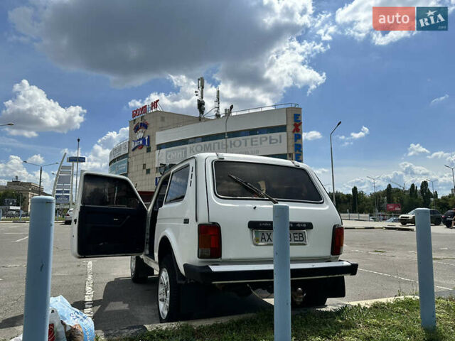 Белый ВАЗ 21213 Niva, объемом двигателя 1.6 л и пробегом 372 тыс. км за 3500 $, фото 2 на Automoto.ua