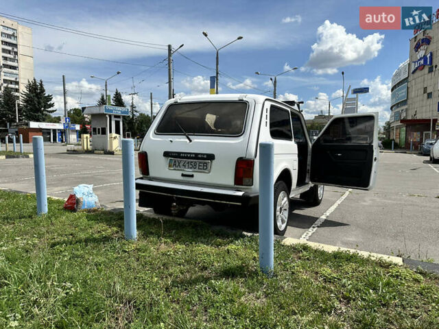 Белый ВАЗ 21213 Niva, объемом двигателя 1.6 л и пробегом 372 тыс. км за 3500 $, фото 3 на Automoto.ua
