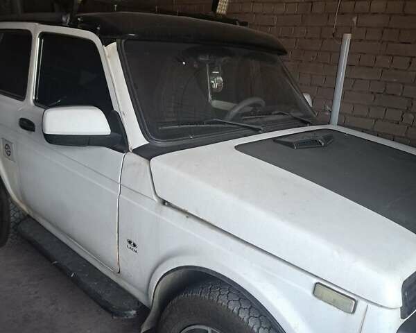 Білий ВАЗ 21213 Niva, об'ємом двигуна 1.7 л та пробігом 97 тис. км за 2000 $, фото 5 на Automoto.ua
