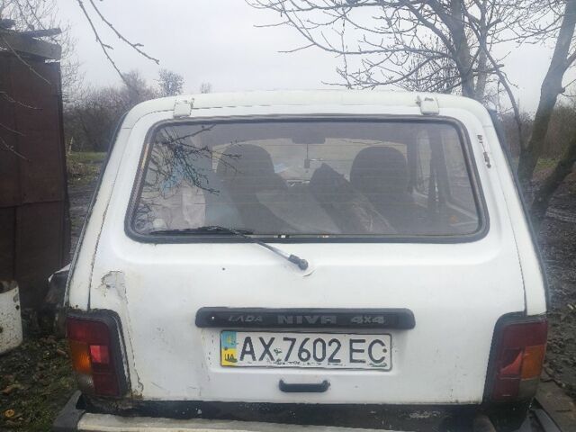 Белый ВАЗ 21213 Niva, объемом двигателя 1.7 л и пробегом 350 тыс. км за 1000 $, фото 1 на Automoto.ua