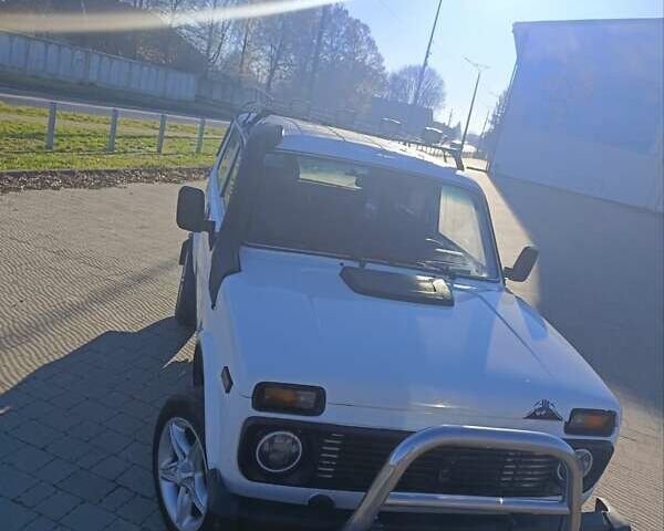 Белый ВАЗ 21213 Niva, объемом двигателя 1.7 л и пробегом 100 тыс. км за 2700 $, фото 4 на Automoto.ua