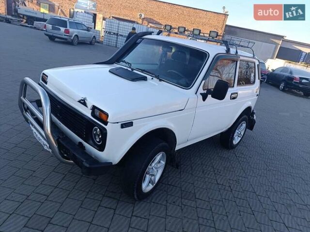 Белый ВАЗ 21213 Niva, объемом двигателя 1.7 л и пробегом 100 тыс. км за 2700 $, фото 6 на Automoto.ua