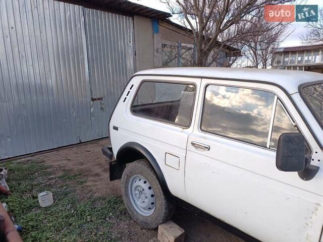 Белый ВАЗ 21213 Niva, объемом двигателя 1.7 л и пробегом 120 тыс. км за 2500 $, фото 1 на Automoto.ua