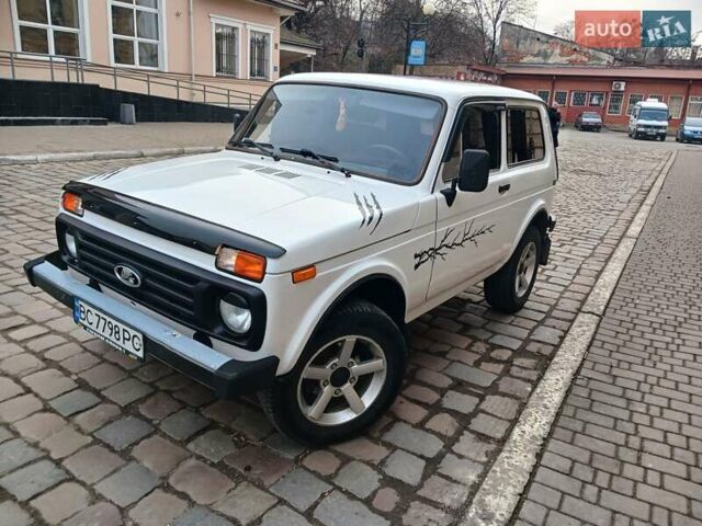 Белый ВАЗ 21213 Niva, объемом двигателя 1.7 л и пробегом 180 тыс. км за 3500 $, фото 2 на Automoto.ua